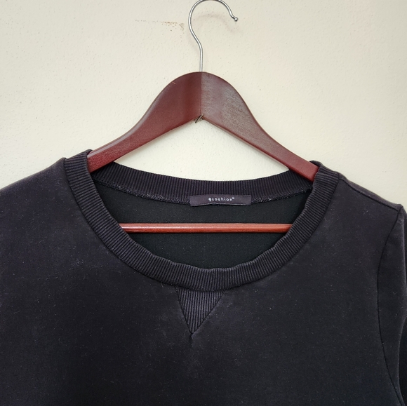 9 Fashion Maternity and Nursing Sweatshirt With Crossover Design *flaw in fabric - Picture 2 of 5